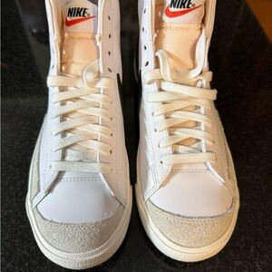 Nike Blazer Mid ‘77 in white and black Womens 8